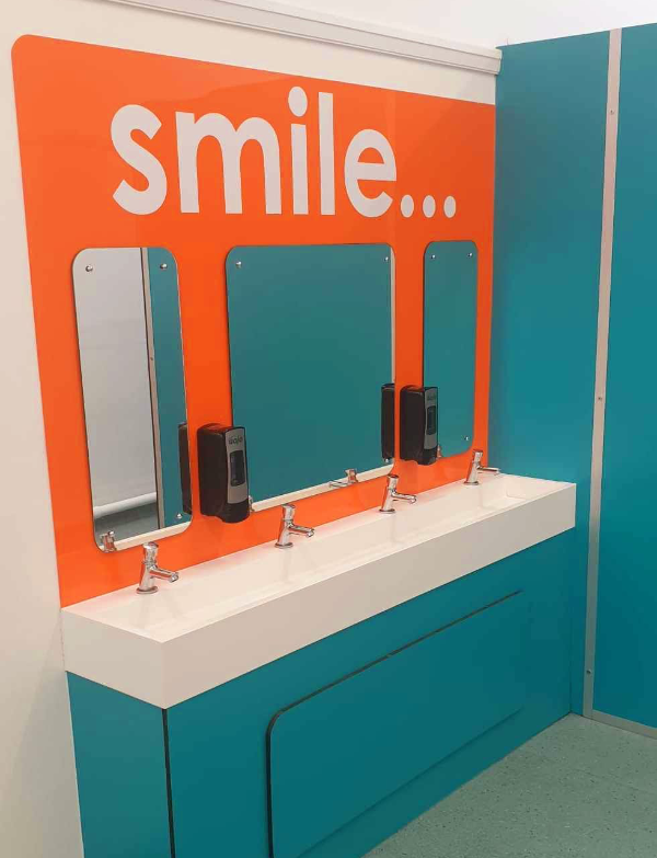 Smile Washbasin